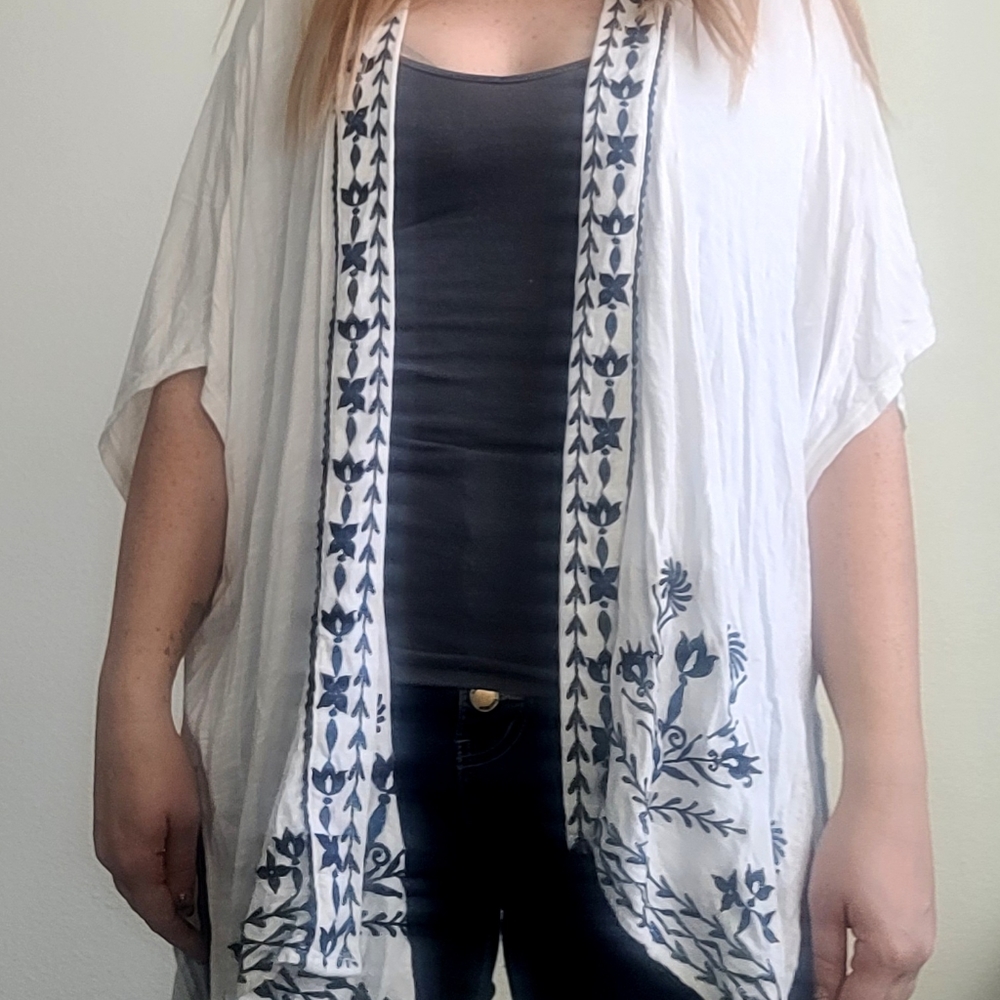 Knox Rose white and blue shaw